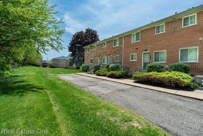 Building Photo - 1147 Tienken Ct