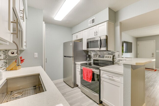 Building Photo - 5995 N 78th St