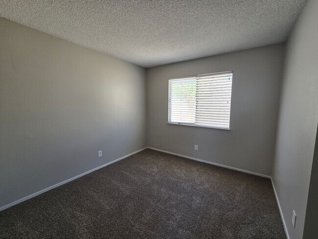Building Photo - 2252 Welsey Manor Dr