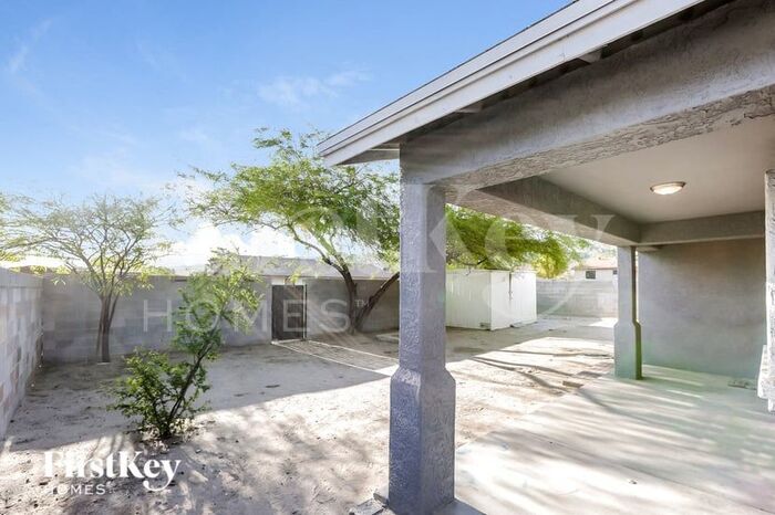 Building Photo - 8439 S 9th Pl