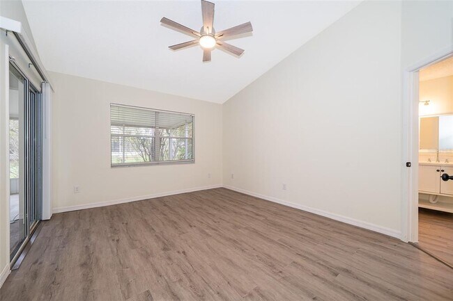 Building Photo - 2425 Rolling Broak Dr