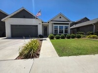 Building Photo - 3 bedroom 2 Bathroom available in desirabl...