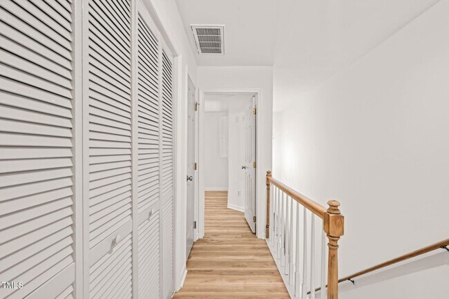 Building Photo - 403 Broad Leaf Cir