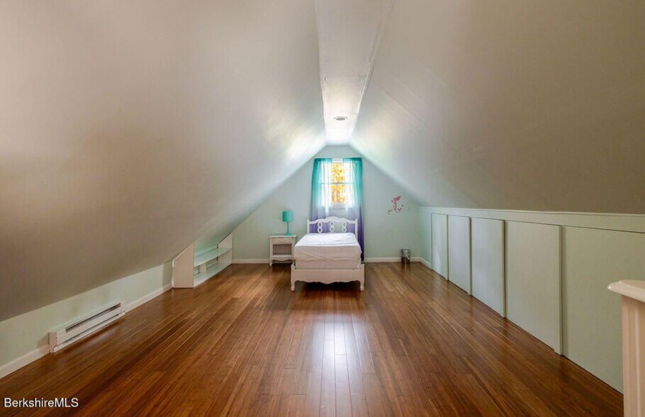 Building Photo - 230 Middle Rd