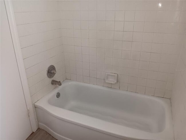 Building Photo - 4942 Oxford Ave N