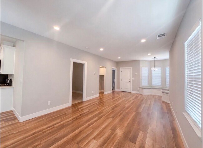 Building Photo - 3220 San Jose Way