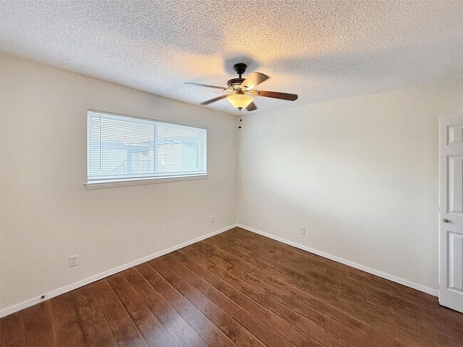 Building Photo - 4811 Live Oak St