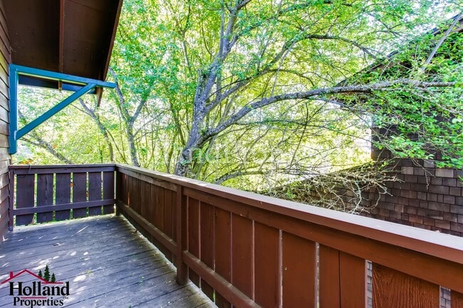 Building Photo - Charming 2 Bed Forest Grove Apartment at a GREAT PRICE Waiting For You!!!