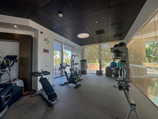 Building Photo - 5068 Scholarship