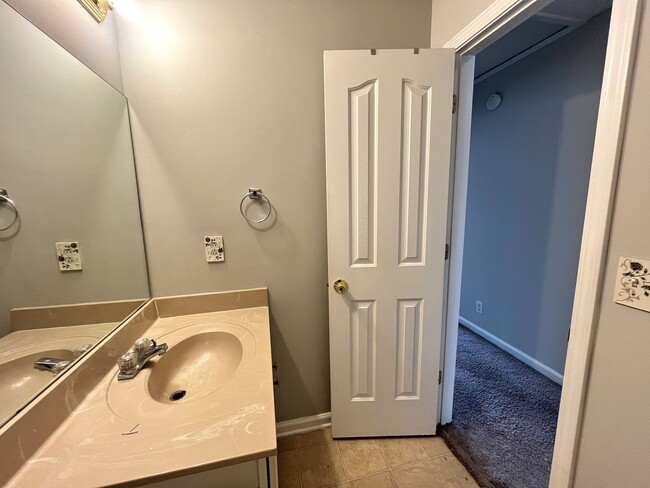Building Photo - Flexible 4-Bed Home on Corner Lot in Everg...