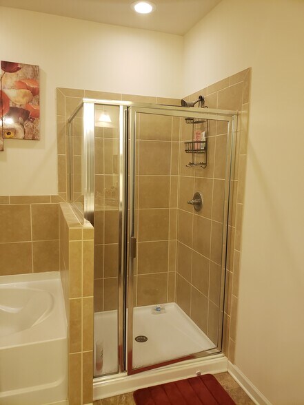 Nice Tile Shower - - 263 COOLWATER LN
