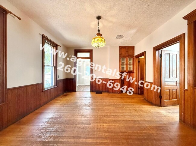 Building Photo - 3 Bedroom House