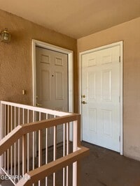 Building Photo - 6027 Brook Hollow Dr