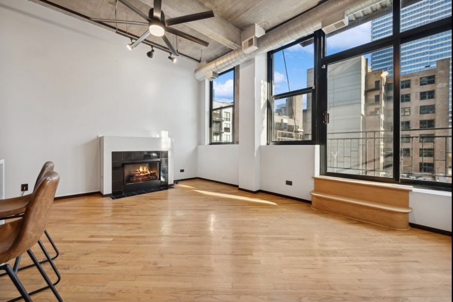 Building Photo - 843 W Adams St