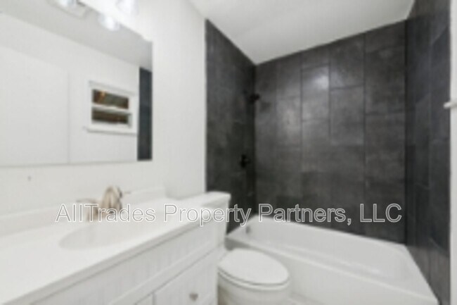 Building Photo - 408 Chestnut St