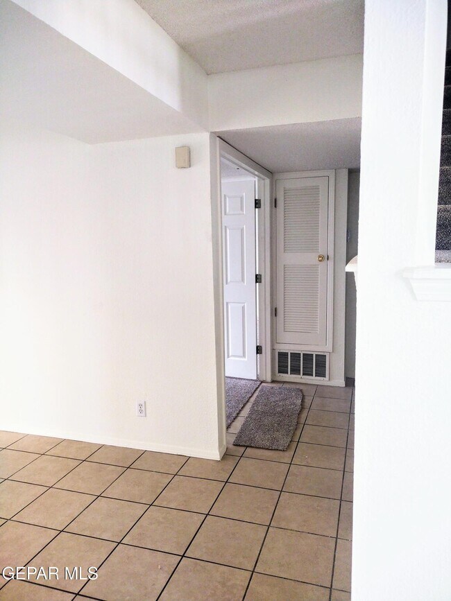 Building Photo - 4620 Loma Linda Cir