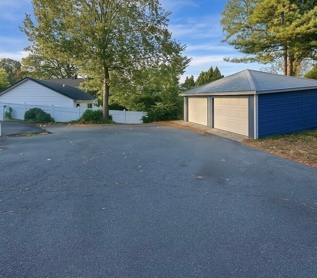 Building Photo - 145 Lagrange St