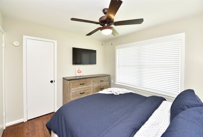 Building Photo - 6330 Mobud Dr