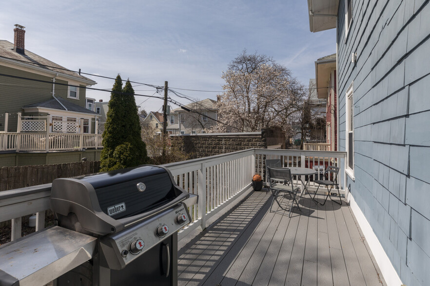Primary Photo - 143 E Cottage St