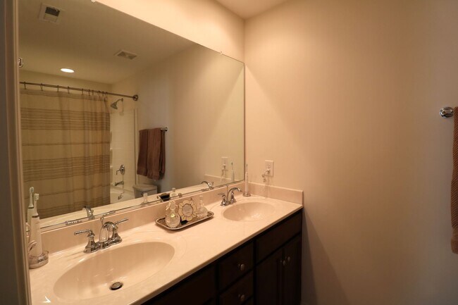 Building Photo - 860 Silver Leaf Dr