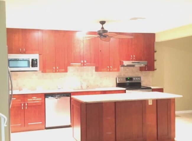 Building Photo - 27911 Hacienda E Blvd