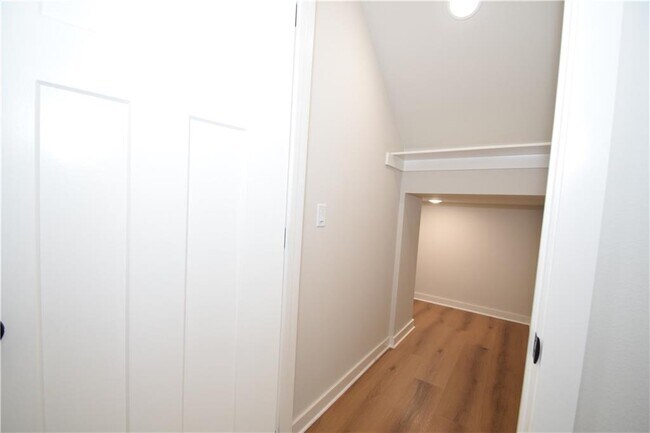 Building Photo - 521 Cosmos St