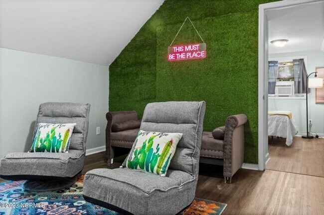 Building Photo - Fully Furnished Single Family Home - Long ...
