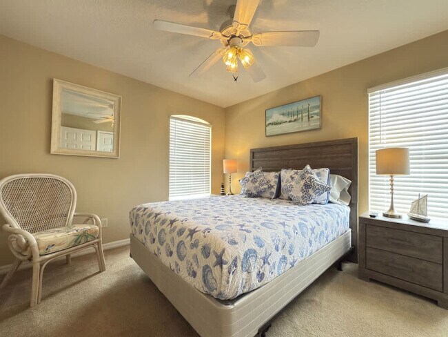 Building Photo - 900 Oxford Dr