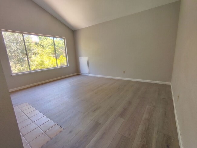 Building Photo - 1144 Trowbridge Way