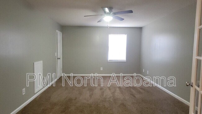 Building Photo - 4421 Bonnell Dr