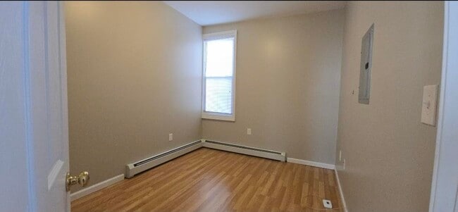 Building Photo - 18 E 17th St