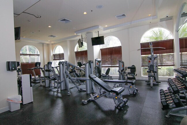 Building Photo - 616 Clearwater Park Rd