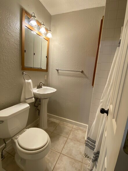 Master Bath - 3906 7th St