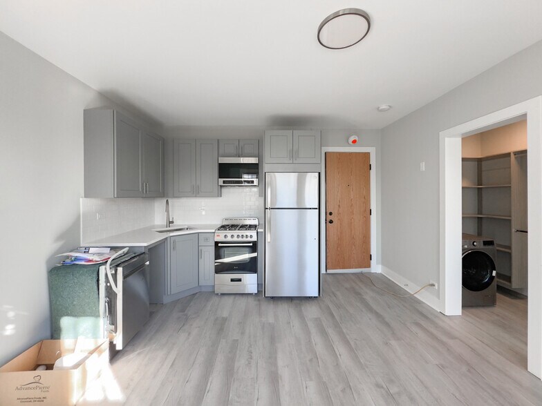 Building Photo - 378 Hazel Ave