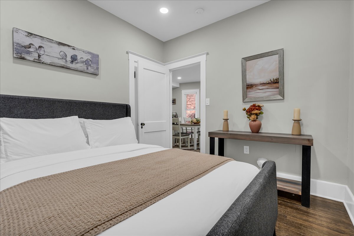 Building Photo - 5238 Commonwealth St