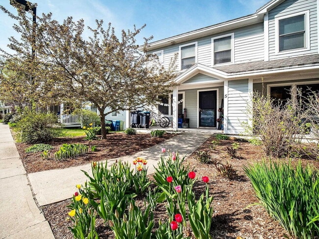 Building Photo - "Spacious 3-Bedroom Haven with 3 Full Baths in Charming Hinesburg!"