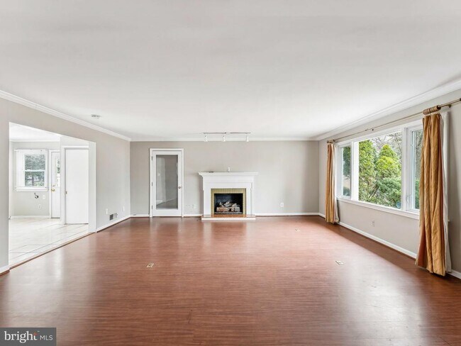 Building Photo - 3503 Maple Ct