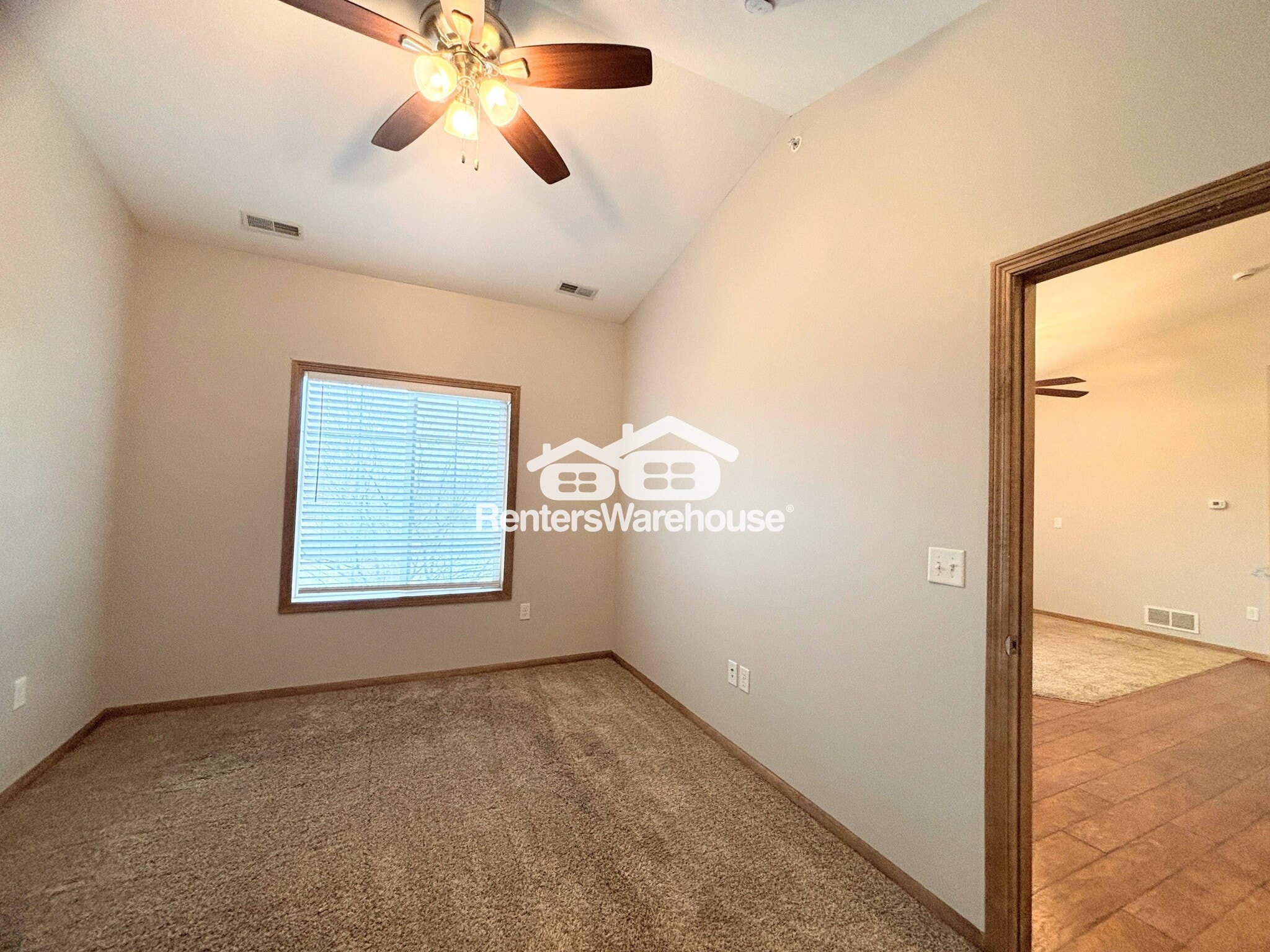 Building Photo - 2000 Meadow Ct