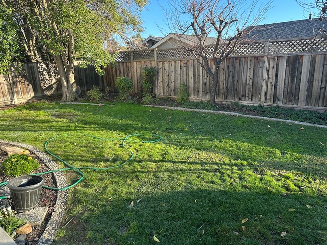 Building Photo - Pleasanton 4 bed/2 bath, Hardwood Floors, ...