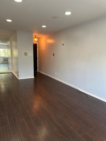 Building Photo - 3825 N Pine Grove Ave