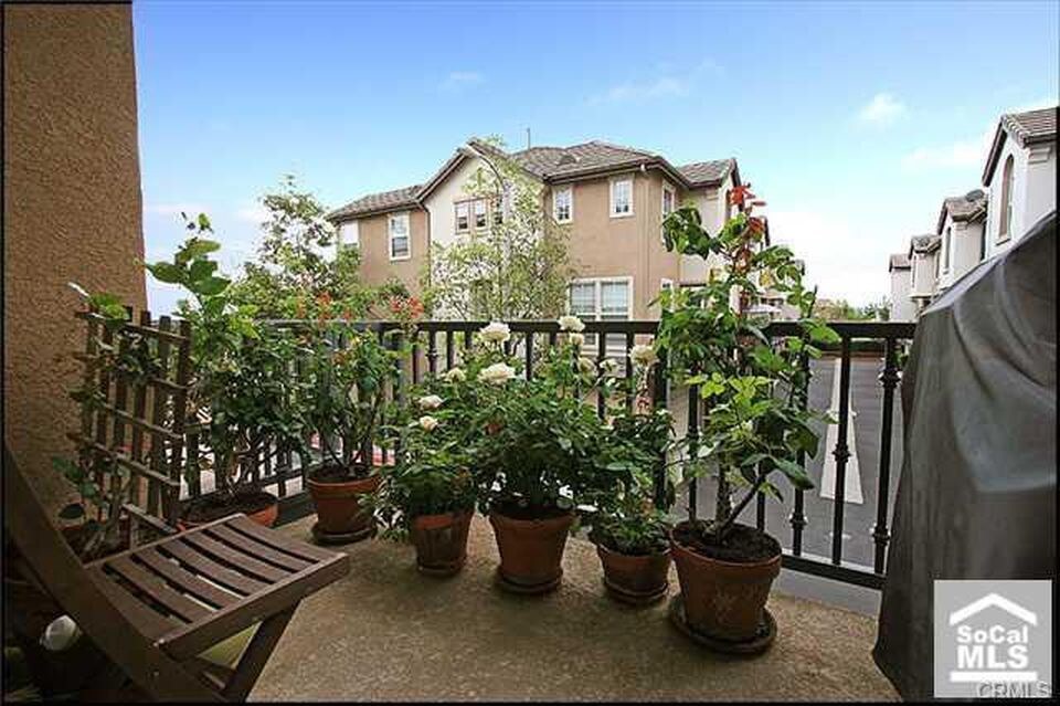 Balcony - 45 Tulare Dr