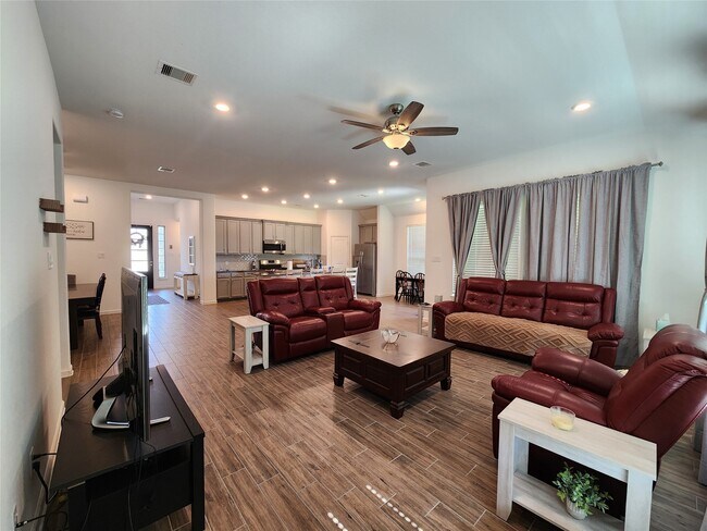 Building Photo - 14007 Hartford Heights Wy