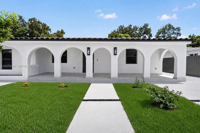 Building Photo - 1011 NW 30th Ct