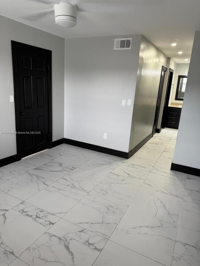 Building Photo - 6921 SW 129th Ave