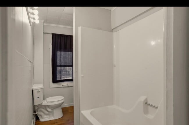 Building Photo - Sunny 2BR Home on South Bond with Sunroom + Extra Storage!