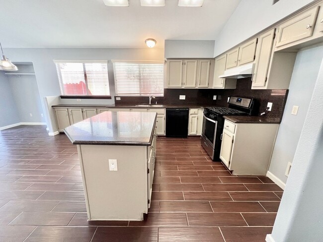 Building Photo - $2,195 Milburn & Herndon, 4 Bedroom Home -...