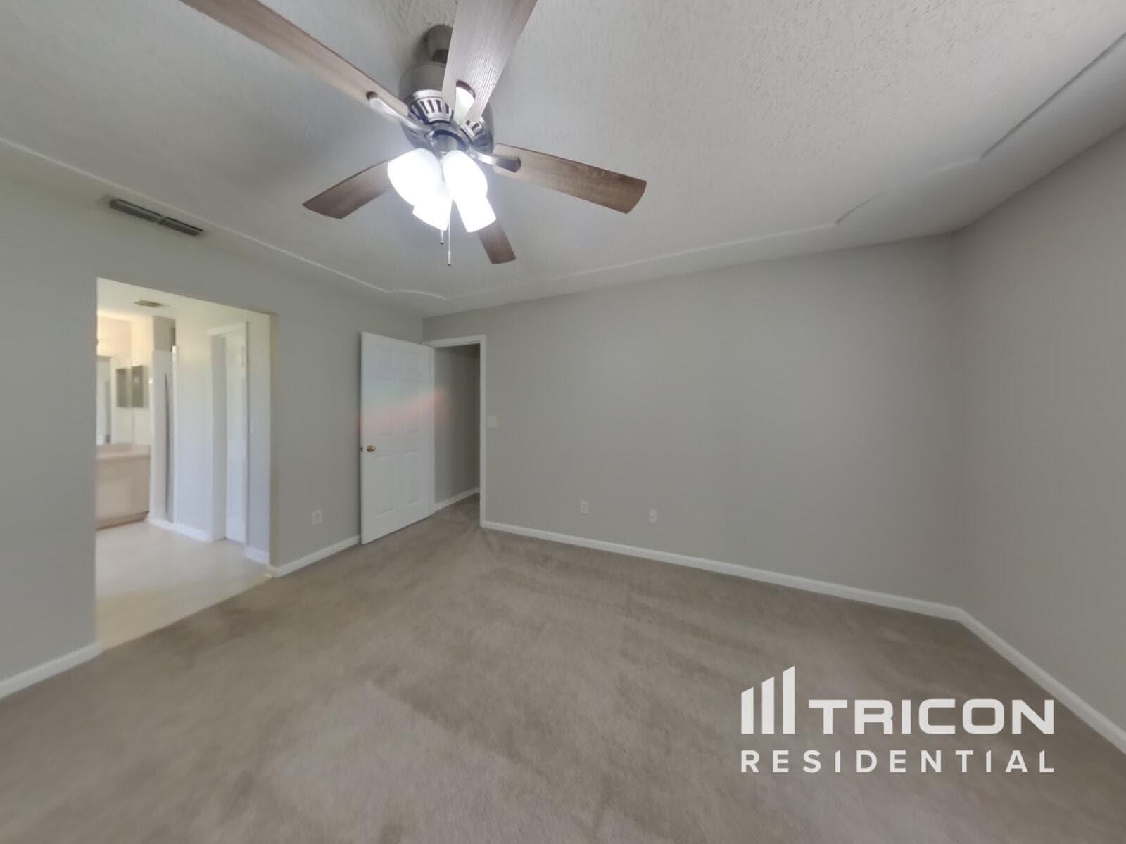 Building Photo - 2640 Glenhaven Dr