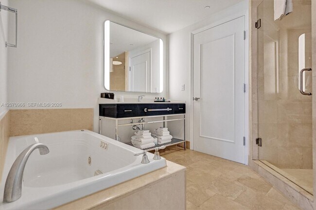 Building Photo - 4401 Collins Ave