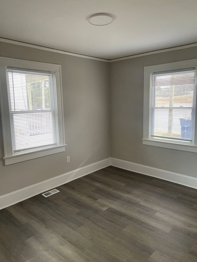 Building Photo - 635 W Northwest Blvd