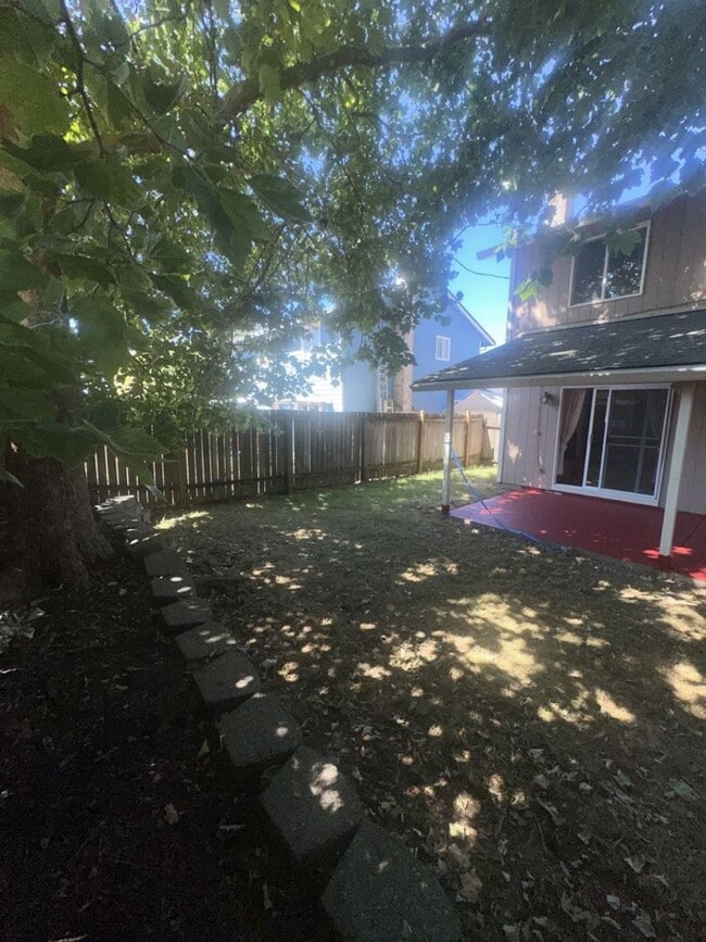 Building Photo - Two Story Home in East Vancouver!